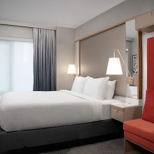 Deluxe Corner King Room